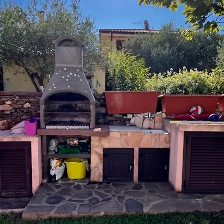 Iss Travel, Molly's Garden - 2-bedroom With Air-condition