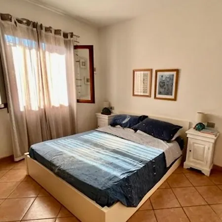 Iss Travel, Molly's Garden - 2-bedroom With Air-condition *