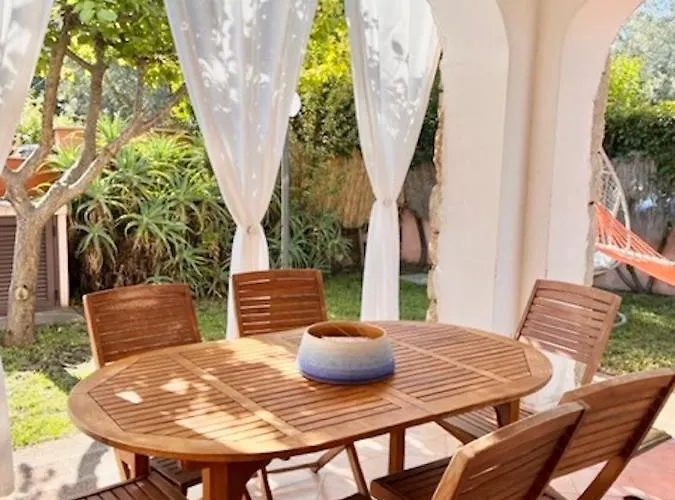 Iss Travel, Molly's Garden - 2-bedroom With Air-condition Villa