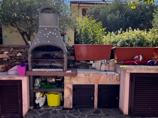 Iss Travel, Molly's Garden - 2-bedroom With Air-condition