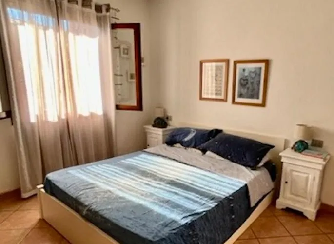 Iss Travel, Molly's Garden - 2-bedroom With Air-condition *
